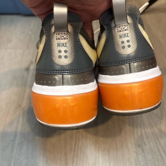 Nike Women's Beige and Turquoise Athletic Shoes - Picture 3 of 5